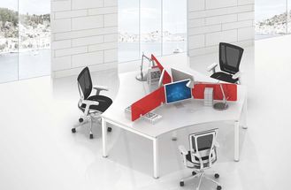 الصين 3 موظفين يستخدمون مجموعة كاملة من أثاث طاولة المكتب 120 درجة 50 × 50 أنبوب فولاذي المزود